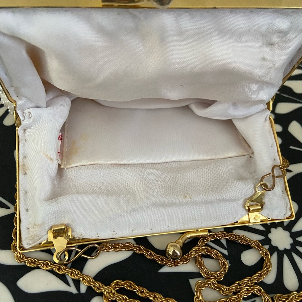 VINTAGE White Beaded Shell Shaped Evening Bag - Picture 6 of 6